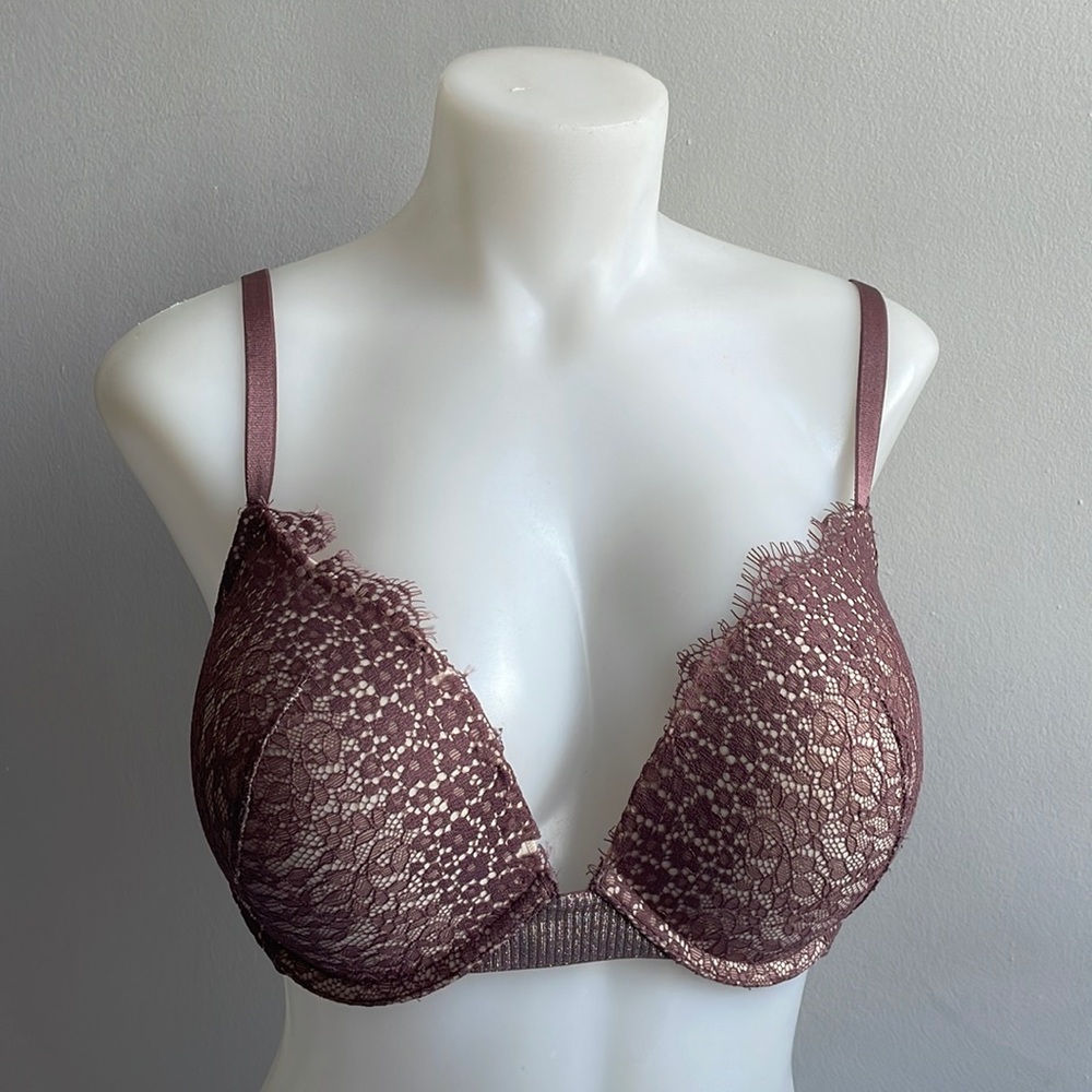 Victoria’s Secret Bra 32DDD Push Up Mauve .